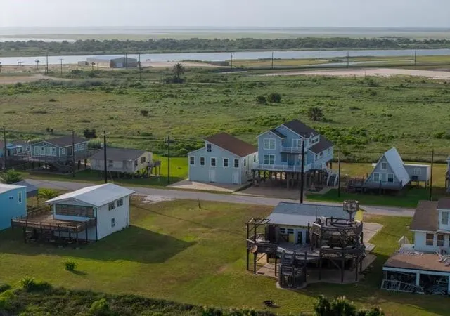 4th image of 207 Beachfront Dr, Matagorda, TX 77457 | MLS# 43353784