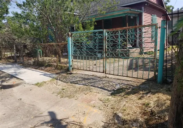 Photo 1 of Single family home for sale at 2210 Hardy St, Houston, TX 77026 | MLS# 86094189 | Listing updated on 2026-05-27