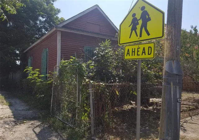 Photo 2 of Single family home for sale at 2210 Hardy St, Houston, TX 77026 | MLS# 86094189 | Listing updated on 2026-05-27