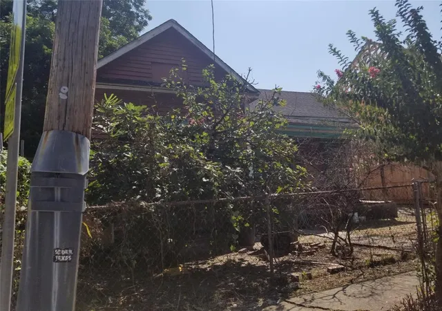 Photo 3 of Single family home for sale at 2210 Hardy St, Houston, TX 77026 | MLS# 86094189 | Listing updated on 2026-05-27