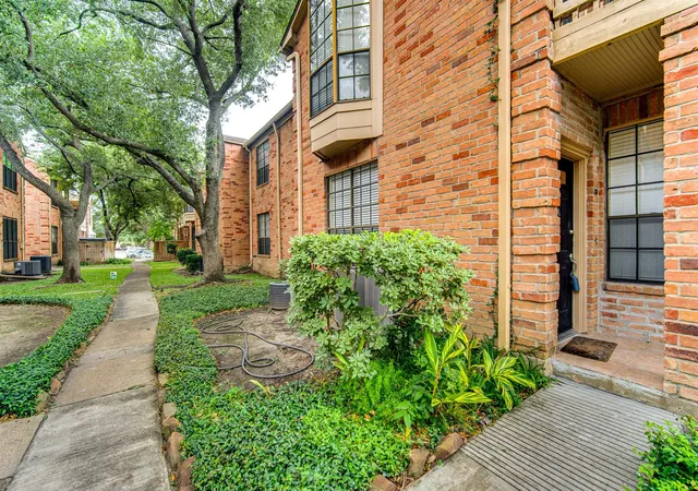 2nd image of 2255 Braeswood Park Dr, Houston, TX 77030