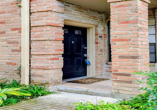 3rd image of 2255 Braeswood Park Dr, Houston, TX 77030