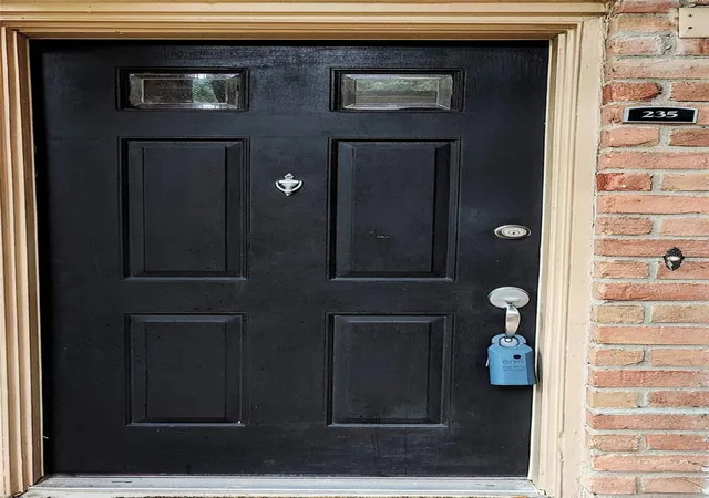 4th image of 2255 Braeswood Park Dr, Houston, TX 77030
