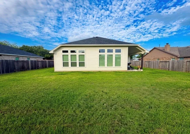 5th image of 439 S Amherst Dr, West Columbia, TX 77486 | MLS# 75254597