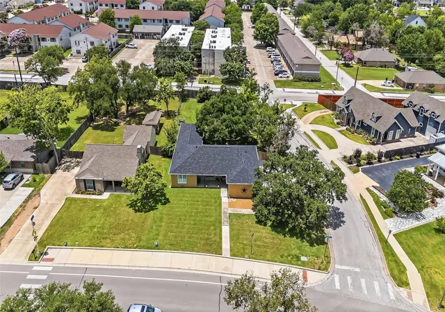 2nd image of 413 Walton Dr, College Station, TX 77840 | MLS# 81873725