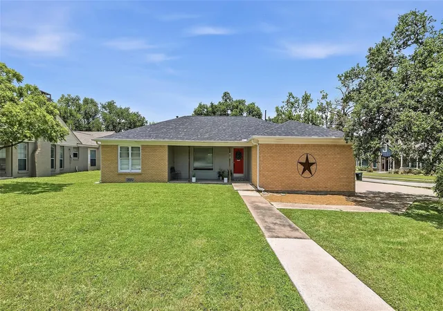 3rd image of 413 Walton Dr, College Station, TX 77840 | MLS# 81873725