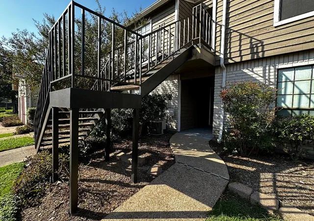 2nd image of 4444 Victory Dr, Houston, TX 77088