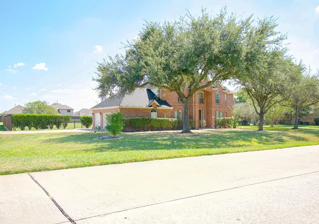 Photo 2 of Single family home for sale at 12518 Easton Bend Ln, Cypress, TX 77433 | MLS# 10957968 | Listing updated on 2026-08-28