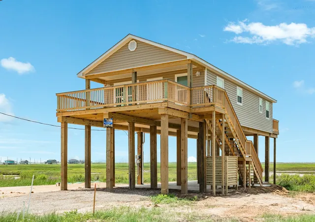 4th image of 2455 Blue Water Hwy Dr, Freeport, TX 77541 | MLS# 26219805