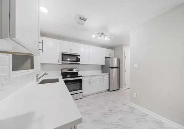 5th image of 1317 Plantation Dr, Dickinson, TX 77539 | MLS# 29472279