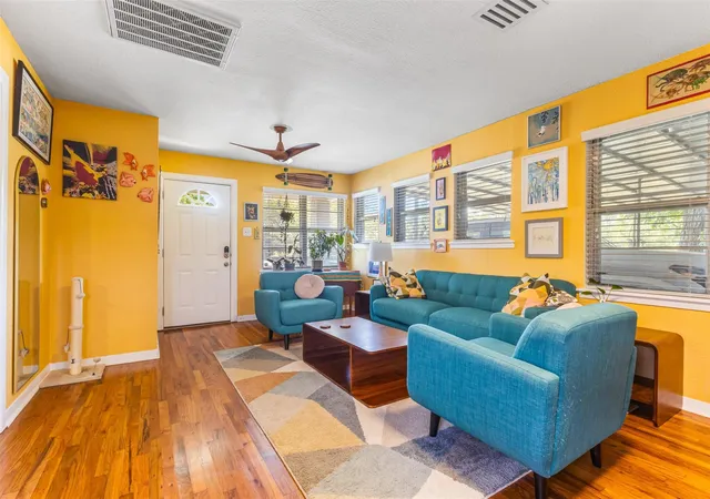 Photo 3 of Single family home for sale at 405 W 17th Street, Georgetown, TX 78626 | MLS# 74677812 | Listing updated on 2026-03-08