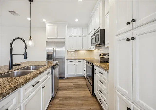 3rd image of 5402 Jonathan Ln, Houston, TX 77011 | MLS# 11140482