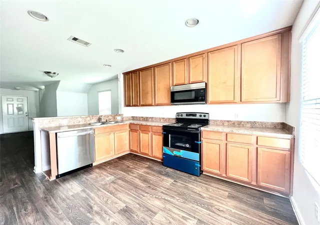 Photo 4 of Single family home for sale at 10118 Dawson Hl Ln, Houston, TX 77044 | MLS# 13295517 | Listing updated on 2026-09-03