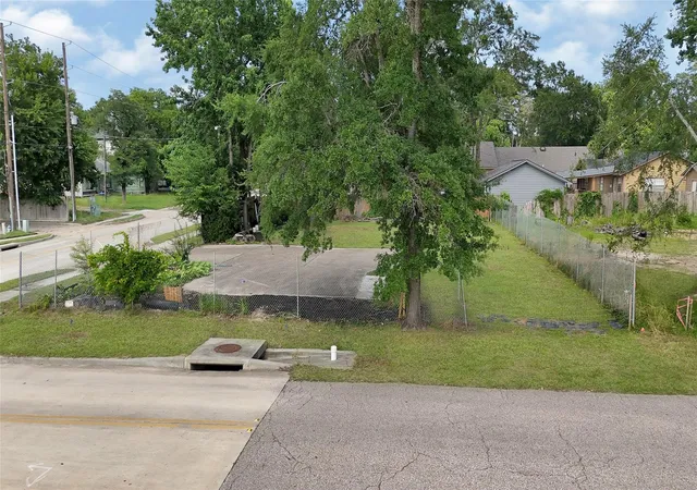 12th image of 1620 Odd Fellow Street, Conroe, TX 77301 | MLS# 77060133