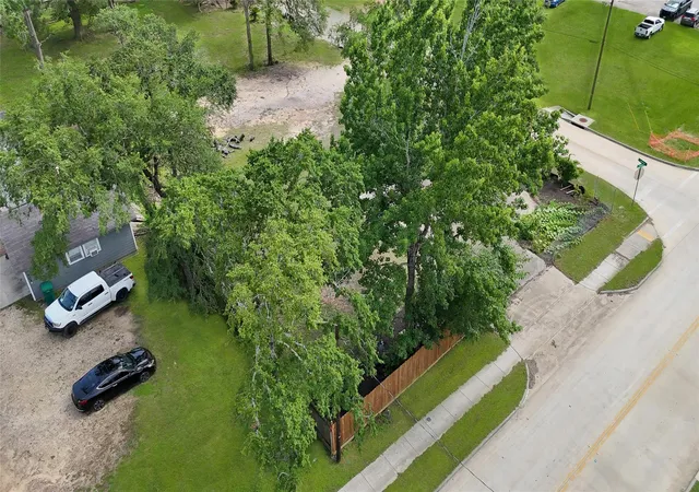 3rd image of 1620 Odd Fellow Street, Conroe, TX 77301 | MLS# 77060133