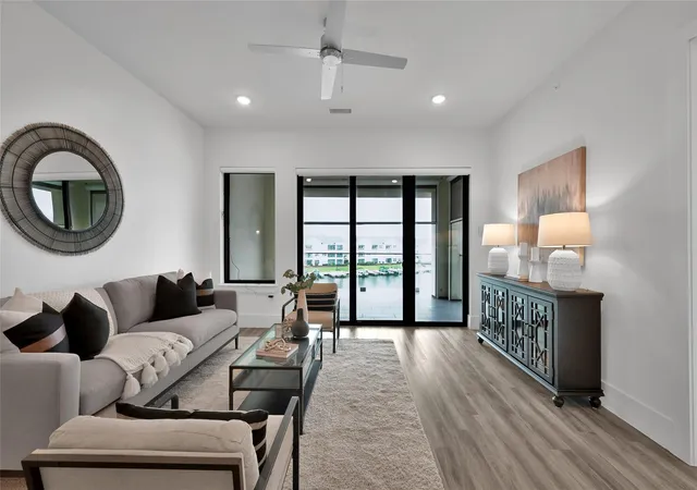 2nd image of 199 Waterpoint Ct, Montgomery, TX 77356
