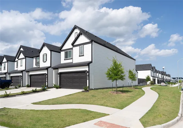2nd image of 12327 Brandenburg Gate Dr Dr, Houston, TX 77047 | MLS# 27657372