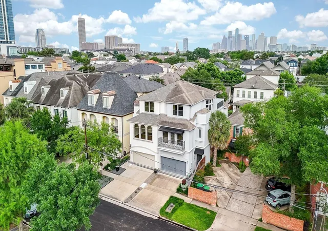 2nd image of 1805 Brun St, Houston, TX 77019 | MLS# 66911044