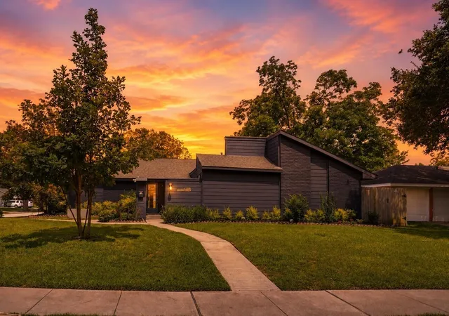 13th image of 10819 Burdine St, Houston, TX 77096 | MLS# 39054396
