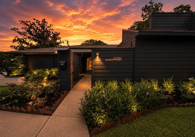 1st image of 10819 Burdine St, Houston, TX 77096 | MLS# 39054396