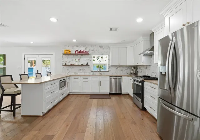 4th image of 10819 Burdine St, Houston, TX 77096 | MLS# 39054396