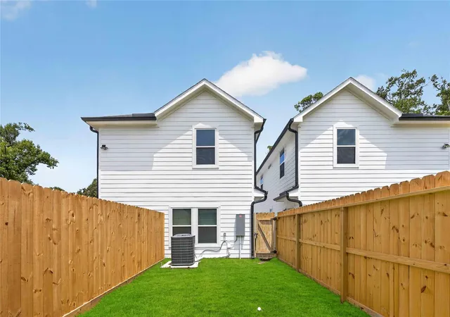 30th image of 8208 Sterlingshire St #A/B, Houston, TX 77078 | MLS# 90101900