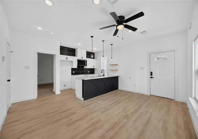 5th image of 8208 Sterlingshire St, Houston, TX 77078