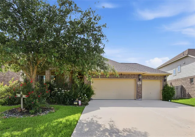 Photo 2 of Single family home for sale at 417 Westwood Dr, League City, TX 77573 | MLS# 78110855 | Listing updated on 2026-07-24