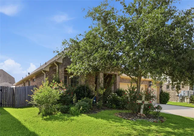 Photo 3 of Single family home for sale at 417 Westwood Dr, League City, TX 77573 | MLS# 78110855 | Listing updated on 2026-07-24