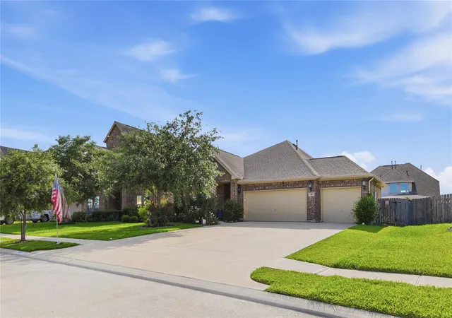 Photo 4 of Single family home for sale at 417 Westwood Dr, League City, TX 77573 | MLS# 78110855 | Listing updated on 2026-07-24