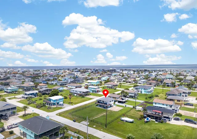 Photo 4 of Single family home for sale at 4019 Jackson Dr, Galveston, TX 77554 | MLS# 85807616 | Listing updated on 2026-09-10