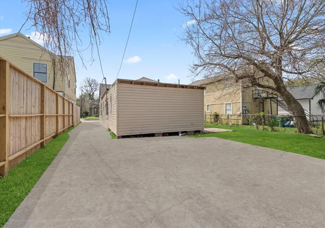 Photo 2 of Single family home for sale at 2817 Winbern St, Houston, TX 77004 | MLS# 78054591 | Listing updated on 2026-09-15