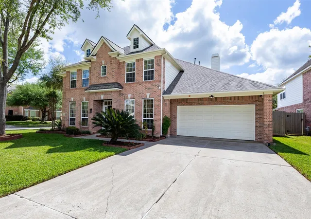 Photo 3 of Single family home for sale at 2407 Royal Palm Ct, League City, TX 77573 | MLS# 30387955 | Listing updated on 2026-08-06