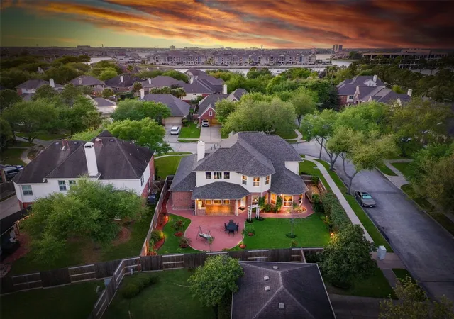 Photo 4 of Single family home for sale at 2407 Royal Palm Ct, League City, TX 77573 | MLS# 30387955 | Listing updated on 2026-08-06