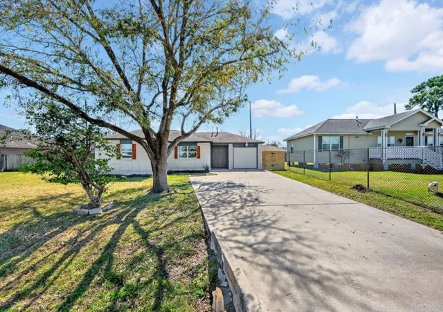 2nd image of 16034 Clearmeadow St, Channelview, TX 77530 | MLS# 85111110
