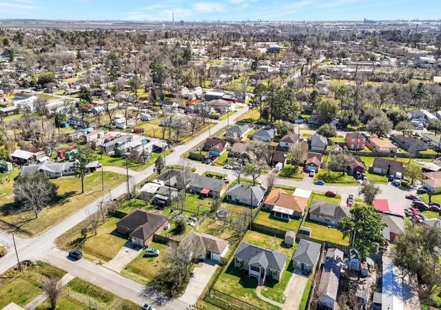 9th image of 16034 Clearmeadow St, Channelview, TX 77530 | MLS# 85111110