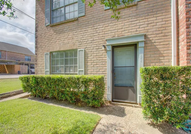 Photo 2 of Townhouse for sale at 4124 Belle Park Dr, Houston, TX 77072 | MLS# 87858705 | Listing updated on 2026-07-07