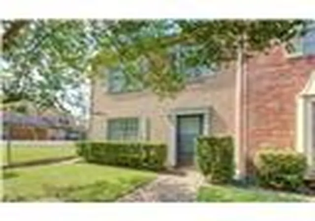 Photo 3 of Townhouse for sale at 4124 Belle Park Dr, Houston, TX 77072 | MLS# 87858705 | Listing updated on 2026-07-07