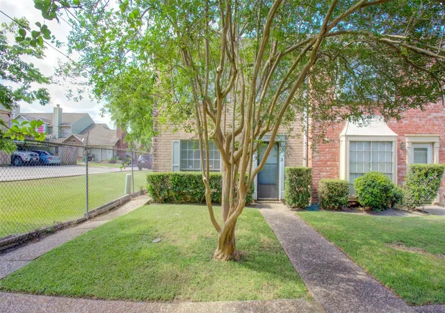 Photo 3 of Townhouse for sale at 4124 Belle Park Dr, Houston, TX 77072 | MLS# 87858705 | Listing updated on 2026-07-07