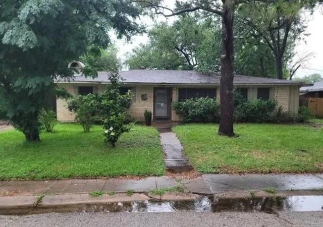 Homes for sale in Pasadena, TX | 2109 Oaks Dr, Pasadena, TX 77502 | MLS# 34368924