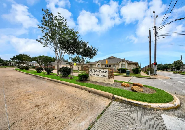 2nd image of 44 Chapparal Ct, Missouri City, TX 77459 | MLS# 85557406