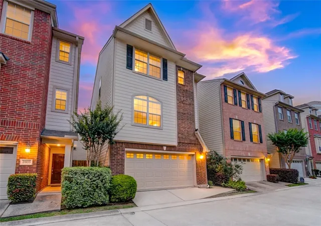 Photo 2 of Single family home for sale at 2607 Enclave At Shady Acres Ct, Houston, TX 77008 | MLS# 11149573 | Listing updated on 2026-09-18