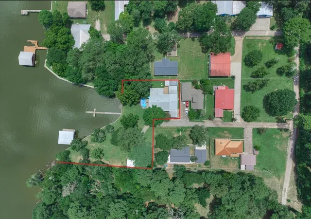 Photo 2 of Single family home for sale at 150 N Lakeway Cir, Trinity, TX 75862 | MLS# 9673832 | Listing updated on 2026-09-11