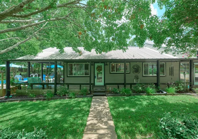 Photo 3 of Single family home for sale at 150 N Lakeway Cir, Trinity, TX 75862 | MLS# 9673832 | Listing updated on 2026-09-11