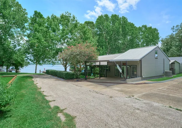 Photo 4 of Single family home for sale at 150 N Lakeway Cir, Trinity, TX 75862 | MLS# 9673832 | Listing updated on 2026-09-11