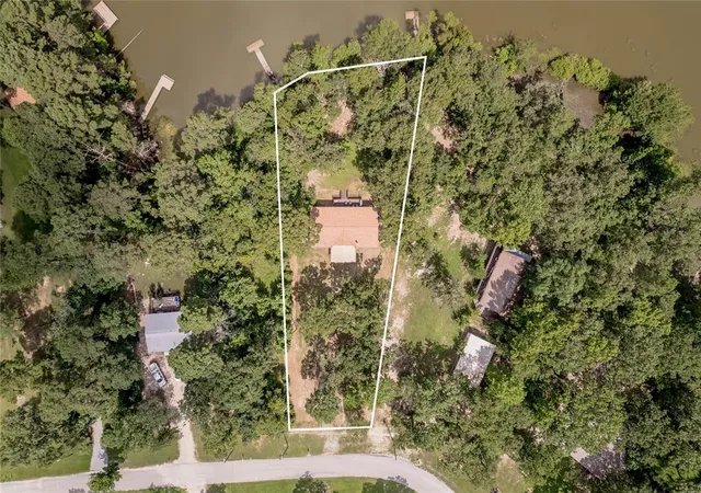 2nd image of 221 Chestnut Bnd, Huntsville, TX 77320 | MLS# 97097972