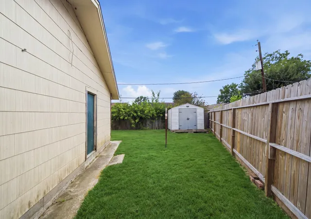 20th image of 10710 Segrest Dr, Houston, TX 77047 | MLS# 18986348