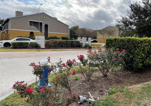 Photo 1 of Sale Pending at 12619 Ashford Meadow Dr, Houston, TX 77082 | MLS# 4637321 | Listing updated on 2026-09-11