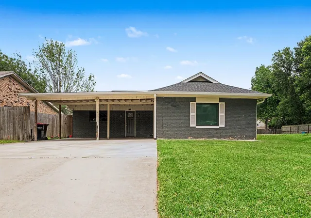 Homes for sale in Baytown, TX | 5318 Hemlock Dr, Baytown, TX 77521 | MLS# 2996947