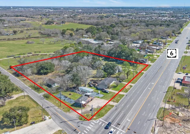 3rd image of 2518 W Hwy 6, Alvin, TX 77511 | MLS# 44993922